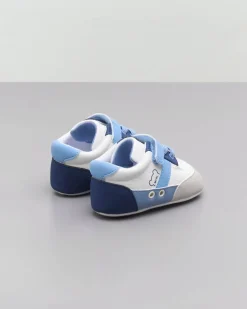 Sneakers bianche blu e azzurre con strappo e lacci