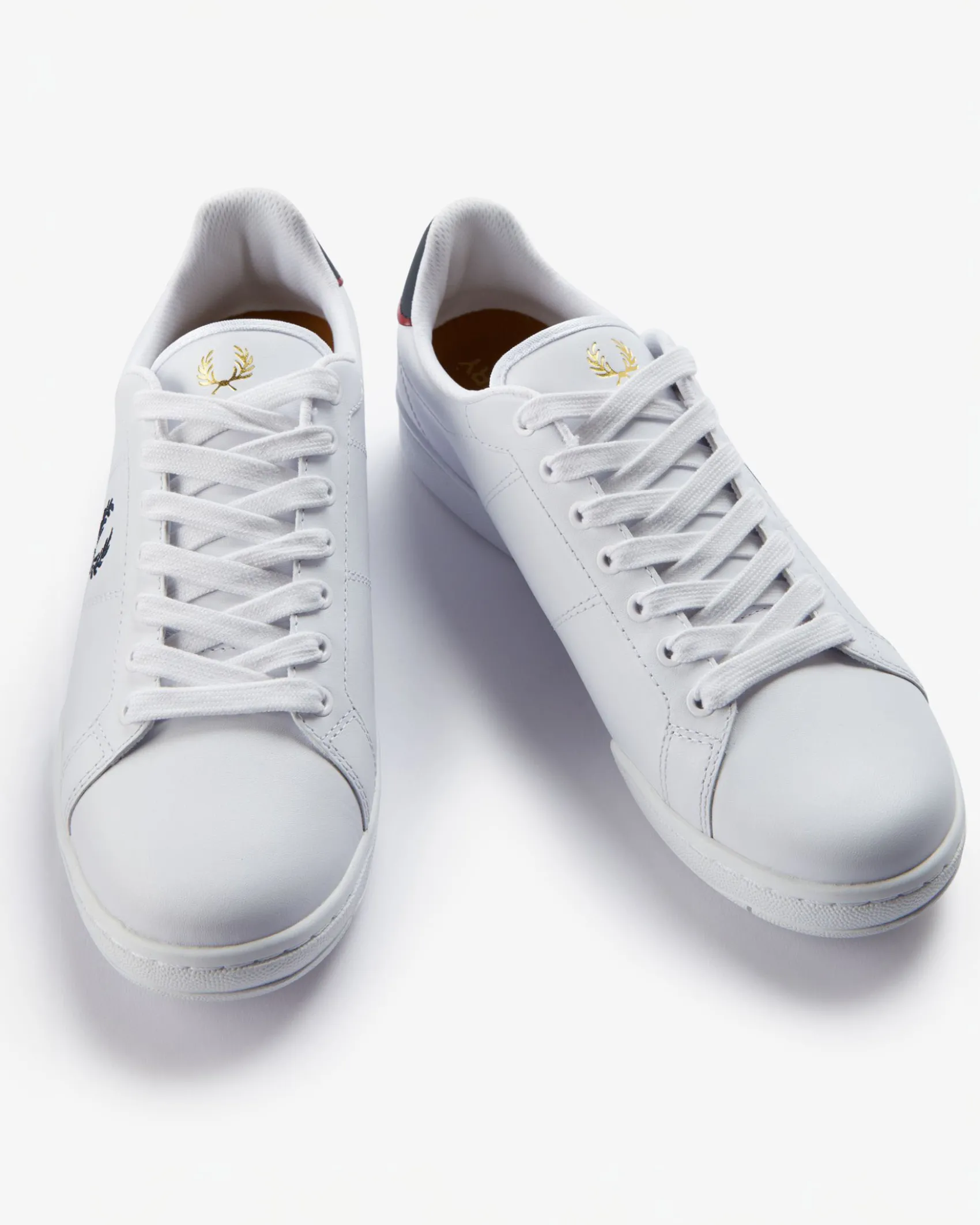 Sneakers bianche in pelle con tallone e logo blu