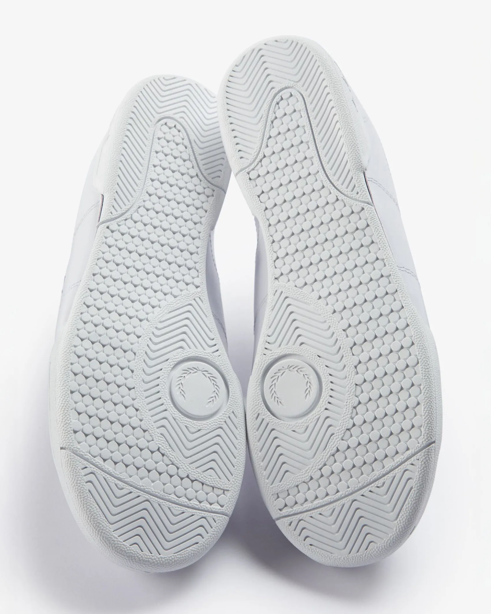 Sneakers bianche in pelle con tallone e logo blu