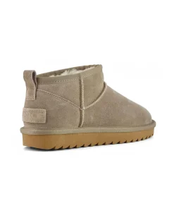 Stivaletto ultra basso color taupe in pelle scamosciata con fodera interna in pelo di misto lana