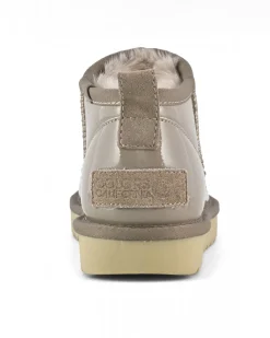 Stivaletto ultra basso color taupe in tessuto spalmato effetto lucido con interno in pelo di misto lana