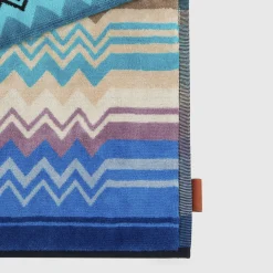 Tappetino da bagno Giacomo a fantasia chevron nelle nuance dell'azzurro