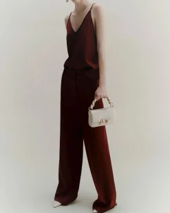 Top bordeaux Marella in raso con scollo a V e spalline sottili