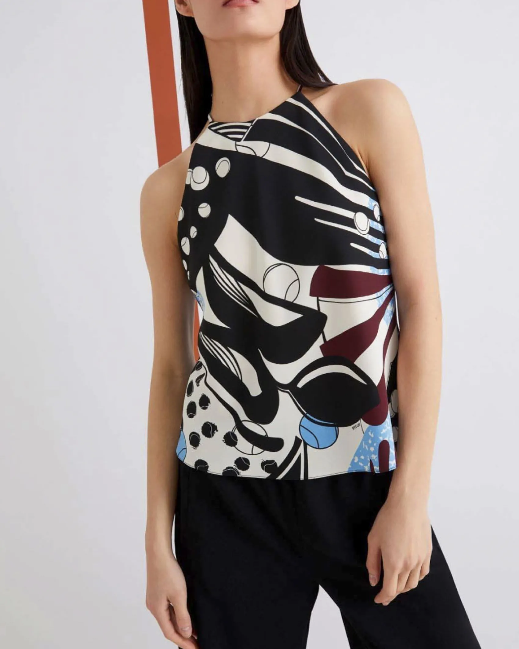Top multicolore Marella 365 in crêpe envers satin a fantasia azzurra nera con scollo all'americana