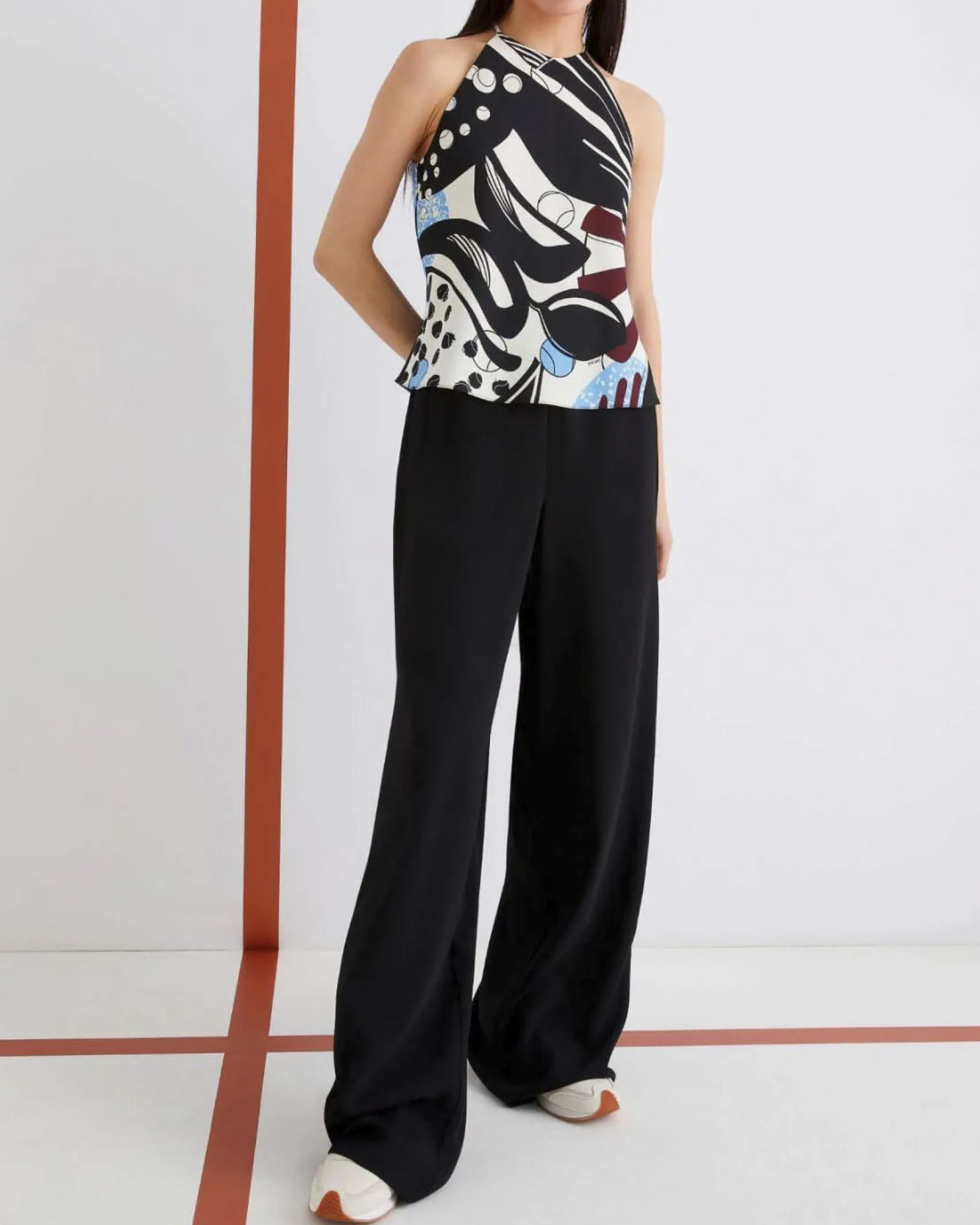 Top multicolore Marella 365 in crêpe envers satin a fantasia azzurra nera con scollo all'americana