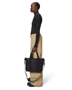 Tote Bag Micro nera con manici a mano e tracolla più lunga rimovibile