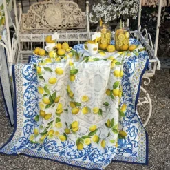 Tovaglia rettangolare Cetara in lino a fantasia costiera Amalfitana gialla e blu 160x233