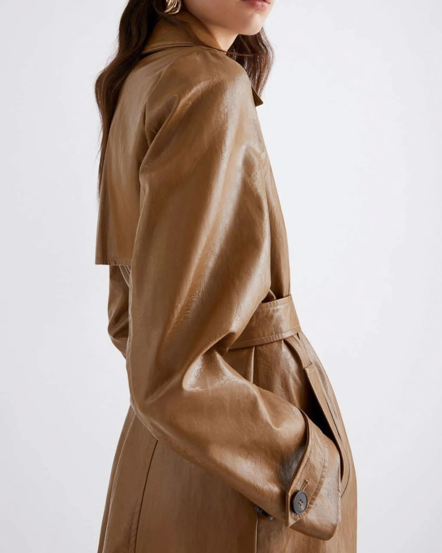 Trench color cuoio Marella in similpelle a doppiopetto con mantellina sulle spalle