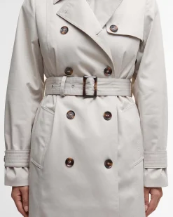 Trench corto beige Barbour modello Greta in misto viscosa con chiusura a doppiopetto