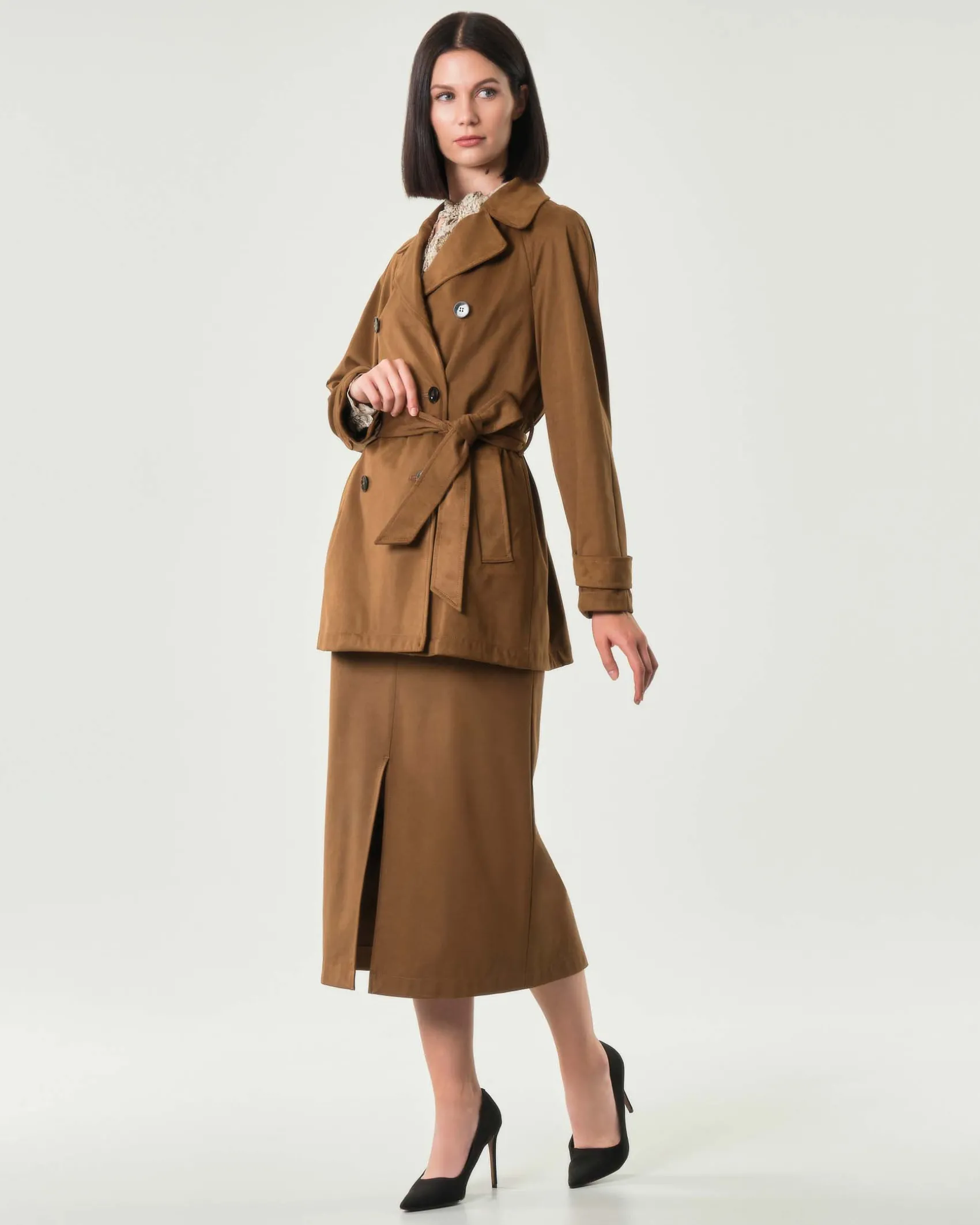 Trench corto color cuoio Emme Marella effetto suede con chiusura a doppiopetto e cintura in vita