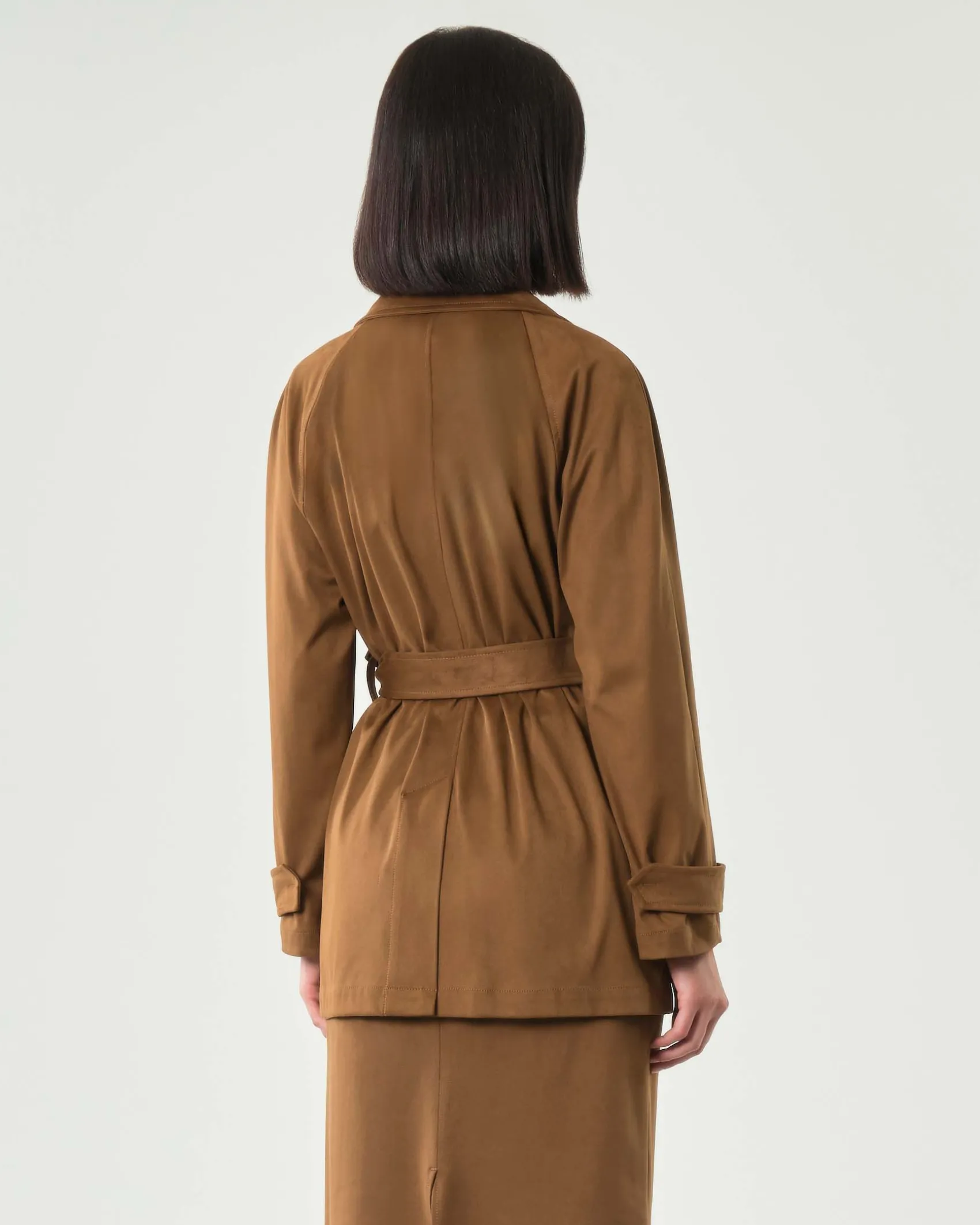Trench corto color cuoio Emme Marella effetto suede con chiusura a doppiopetto e cintura in vita