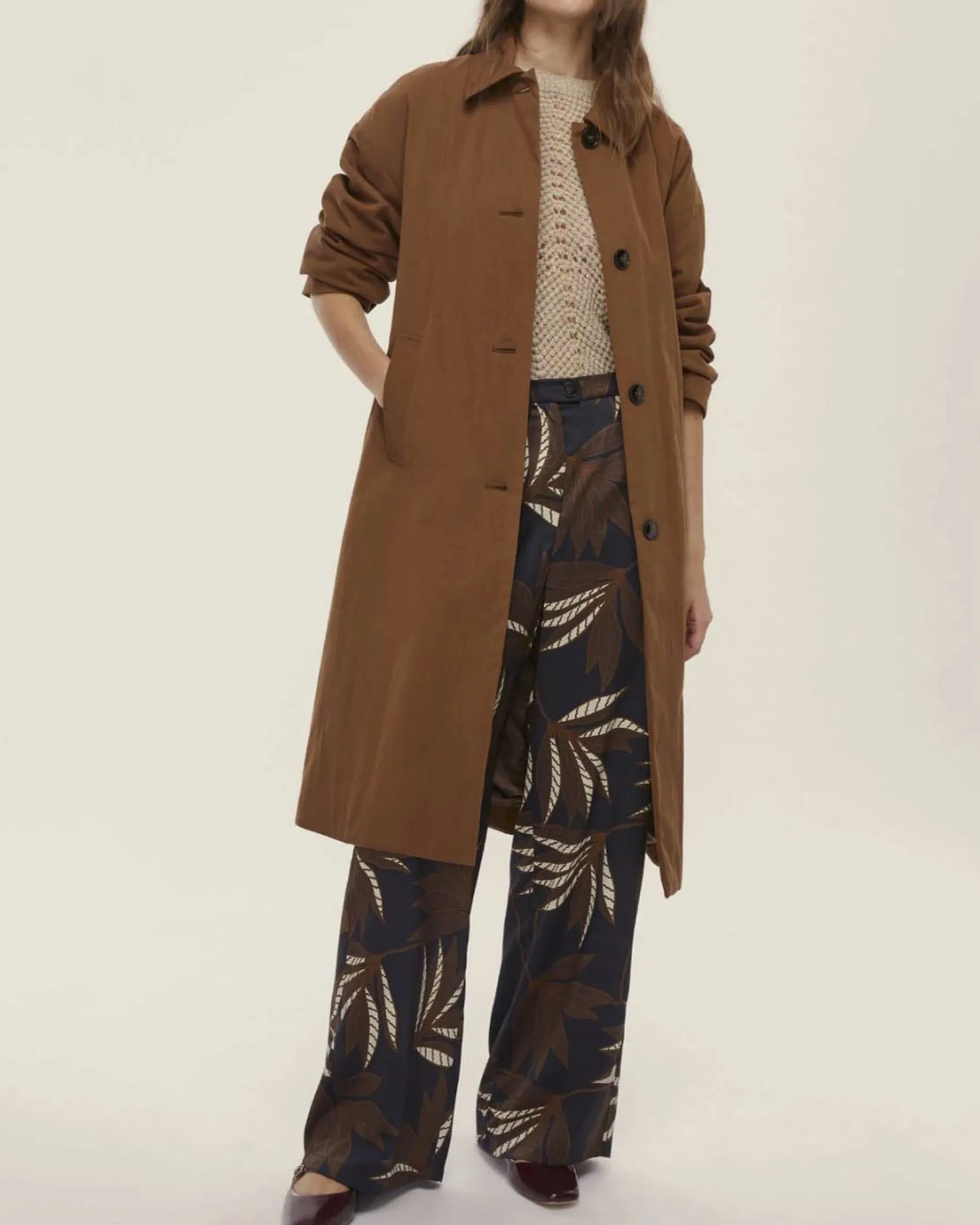 Trench Emme Marella color cuoio gabardina di cotone antigoccia imbottita con colletto a camicia