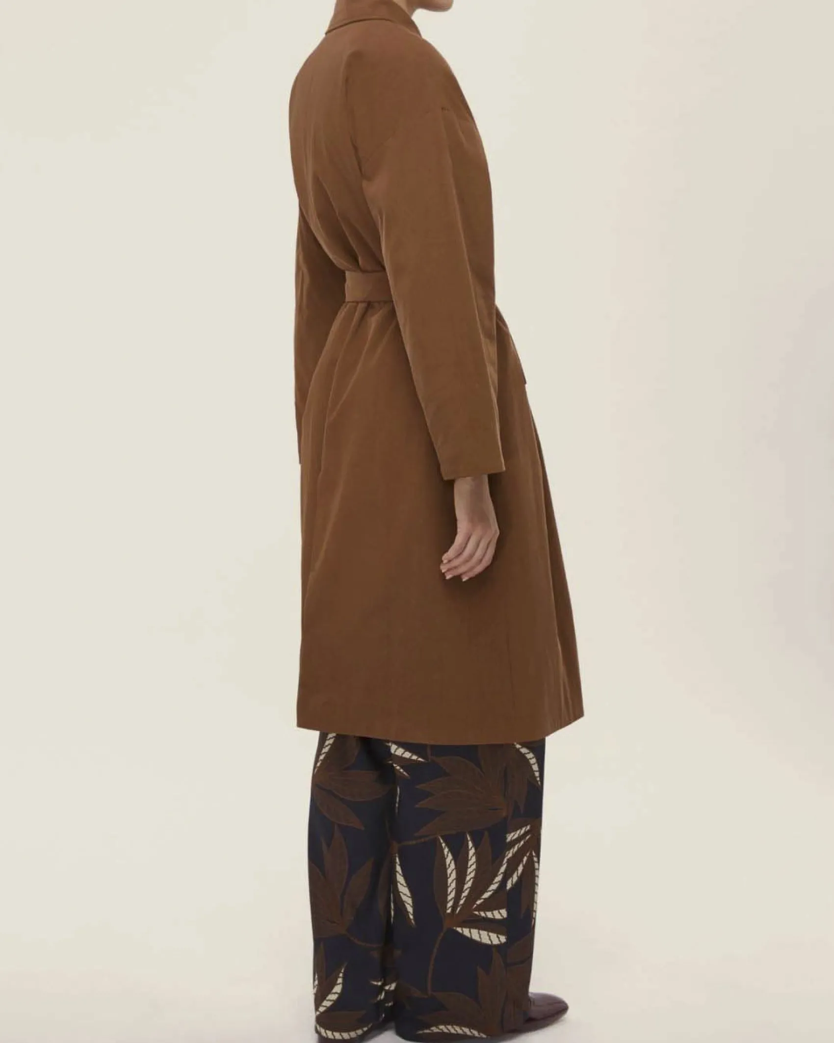 Trench Emme Marella color cuoio gabardina di cotone antigoccia imbottita con colletto a camicia