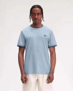 T-shirt mezza manica Fred Perry azzurra con bordino blu e verde