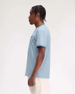 T-shirt mezza manica Fred Perry azzurra con bordino blu e verde