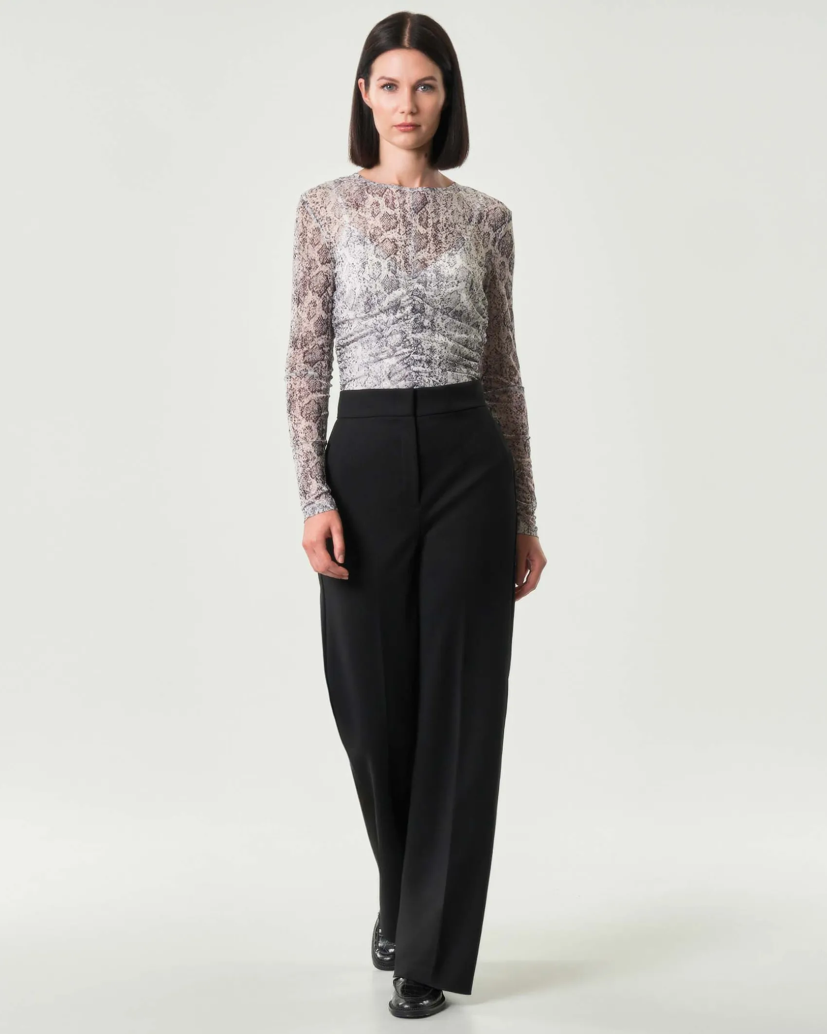 T-shirt aderente a maniche lunghe Emme Marella in tulle a fantasia pitonata con arricciatura sul davanti