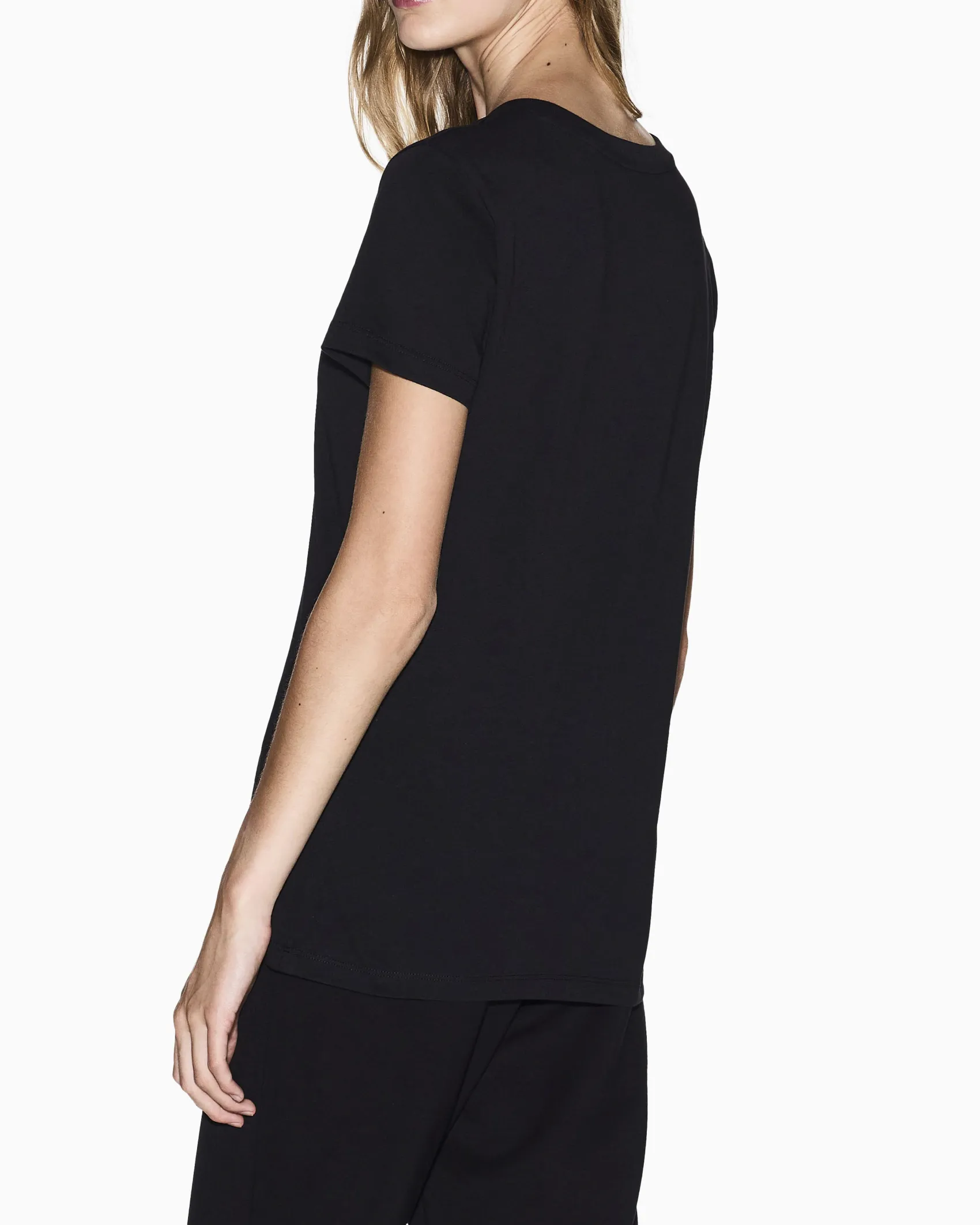 T-shirt Armani Exchange nera in cotone con logo in rilievo sul petto