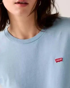 T-shirt azzurra Levi's® in cotone con micro logo Batwing ricamato sul petto