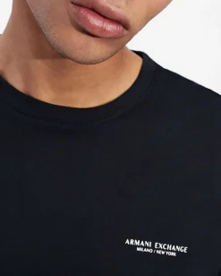 T-shirt blu a mezza manica tinta unita con logo piccolo stampato sul petto