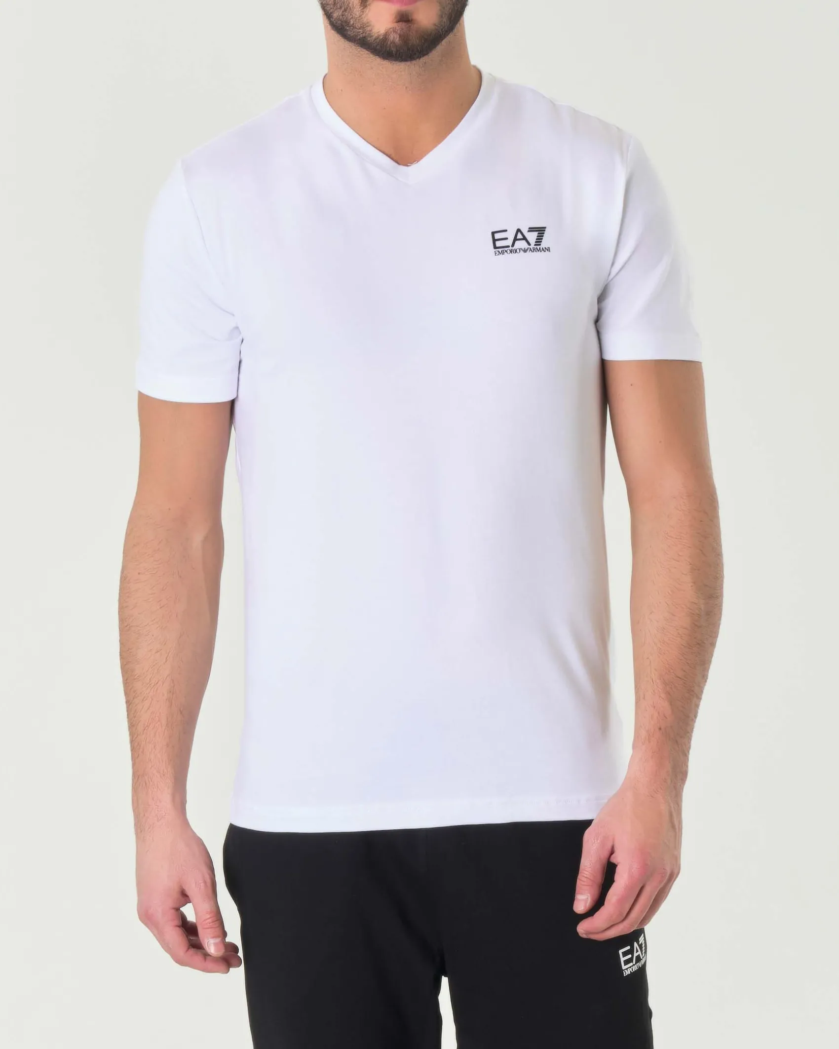T-shirt EA7 bianca in cotone stretch con scollo a V e logo nero sul petto