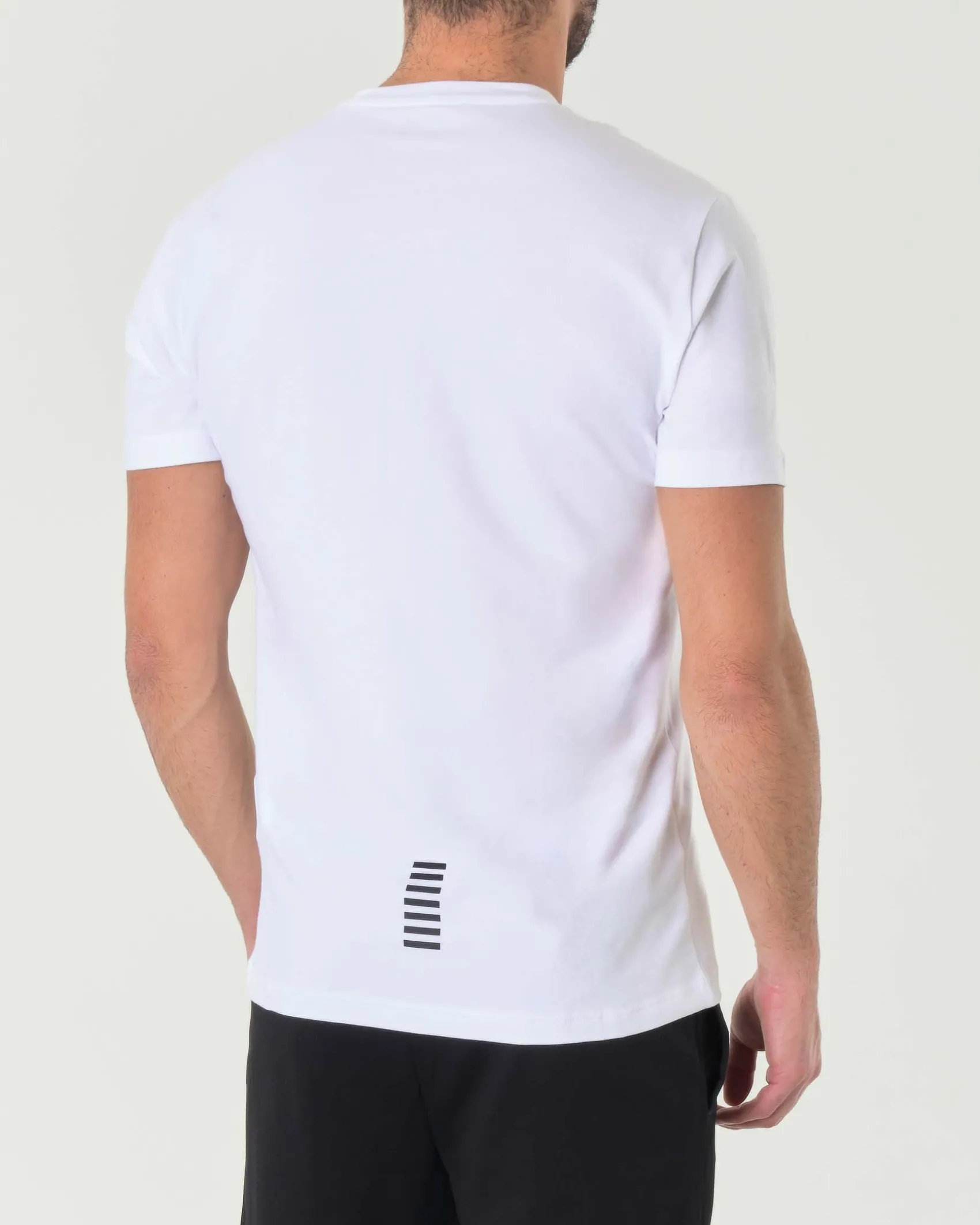 T-shirt EA7 bianca in cotone stretch con scollo a V e logo nero sul petto