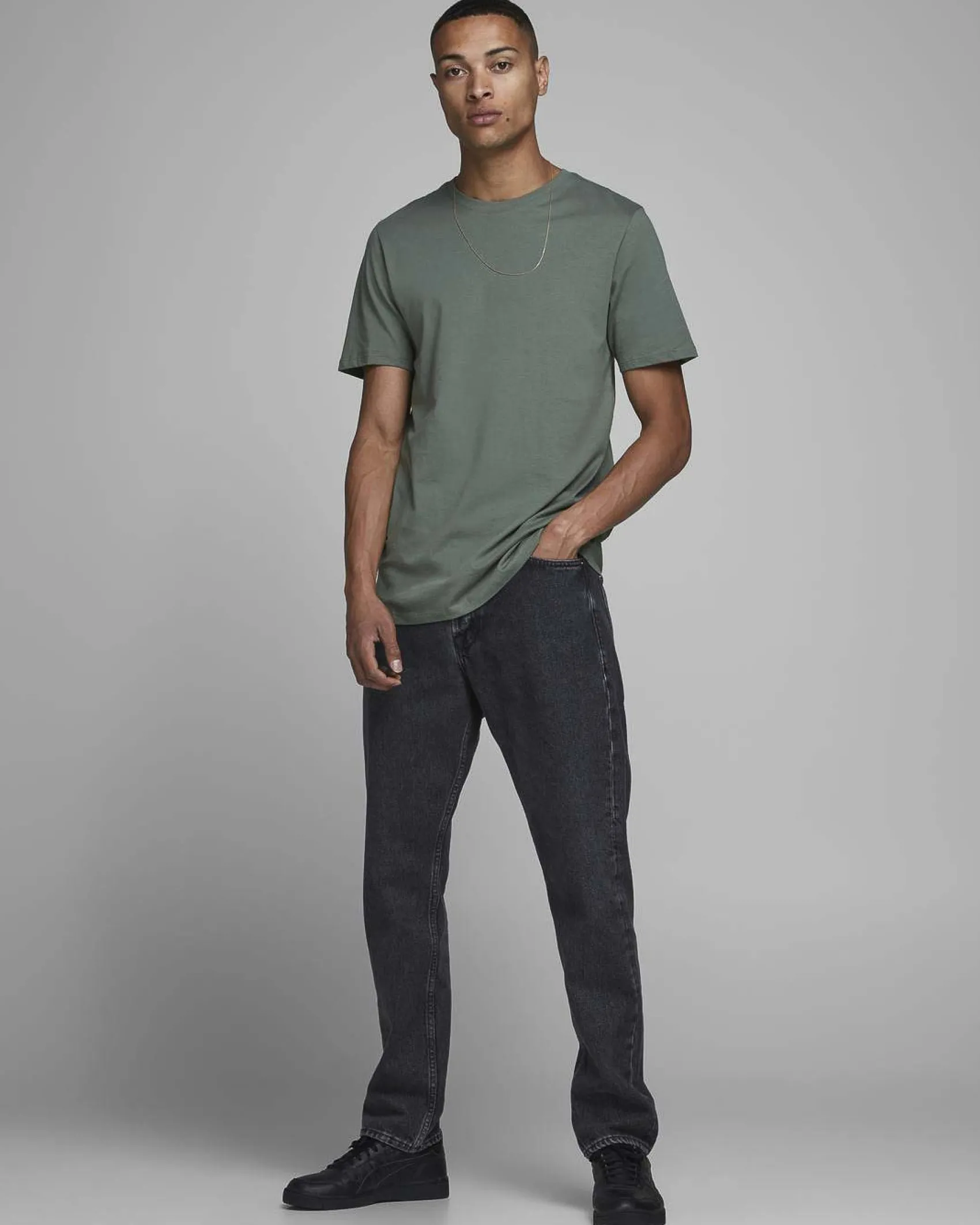 T-shirt Jack & Jones verde salvia regular-fit tinta unita con scollo a giro e mezze maniche
