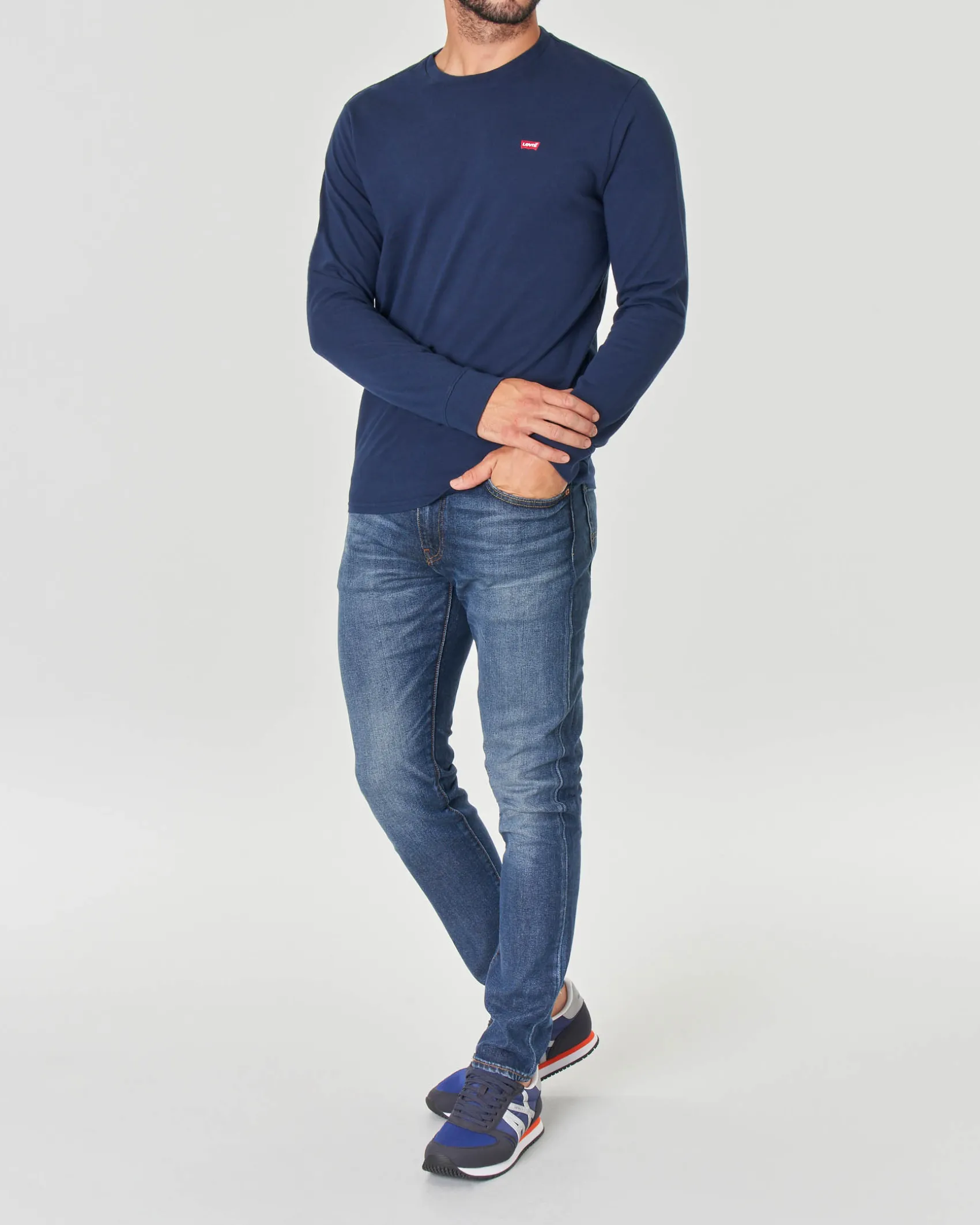 T-shirt Levi's blu manica lunga con logo batwing piccolo ricamato