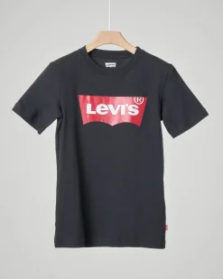 T-shirt Levi's nera mezza manica con logo batwing rosso