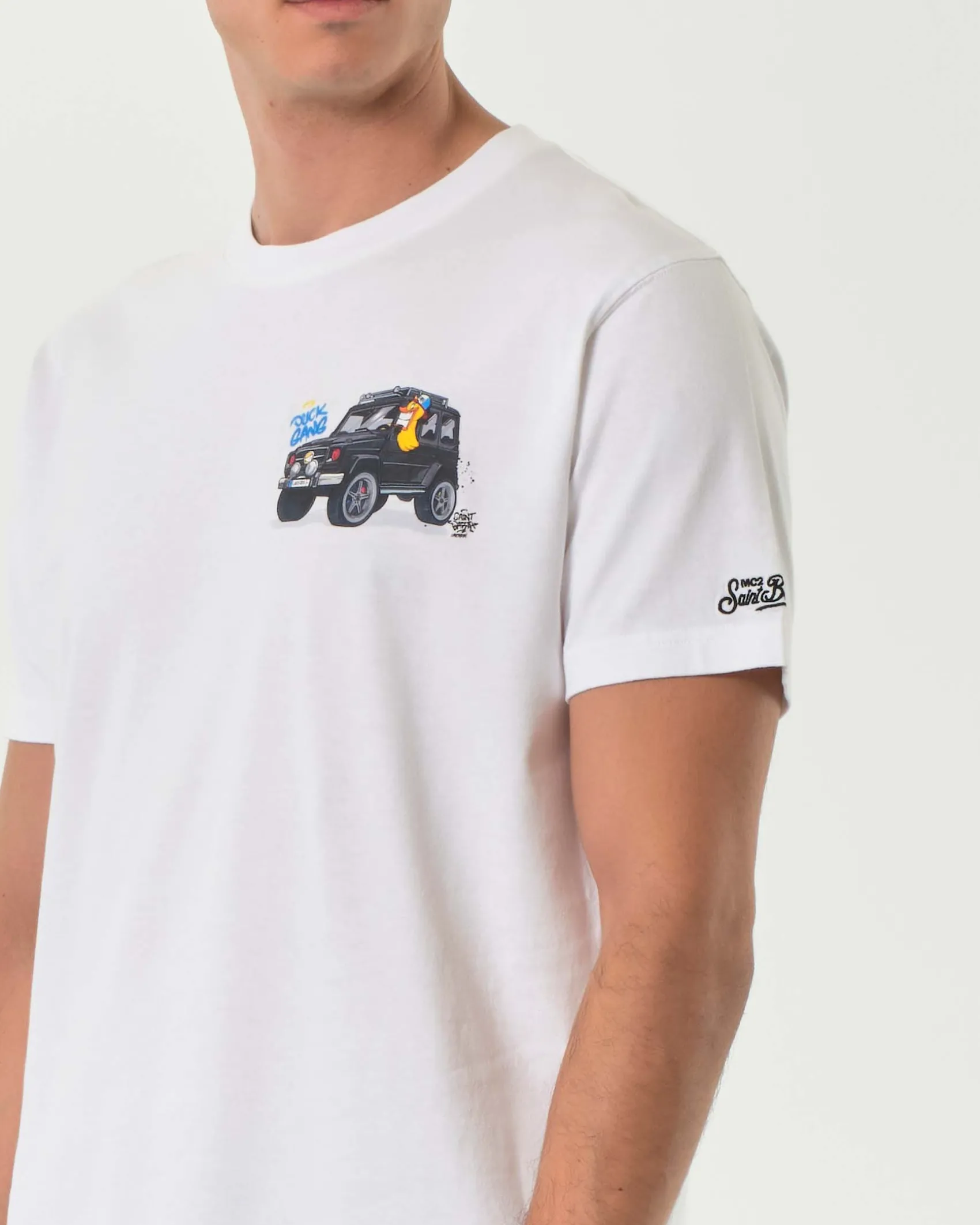 T-shirt MC2 Saint Barth bianca con stampa piccola fuoristrada duck gang sul petto e maxi sul retro
