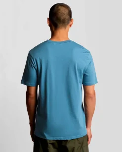 T-shirt mezza manica Lyle & Scott celeste in cotone con logo aquila gialla ricamata sul petto