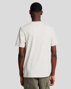 T-shirt mezza manica Lyle & Scott beige in cotone con logo aquila gialla ricamata sul petto