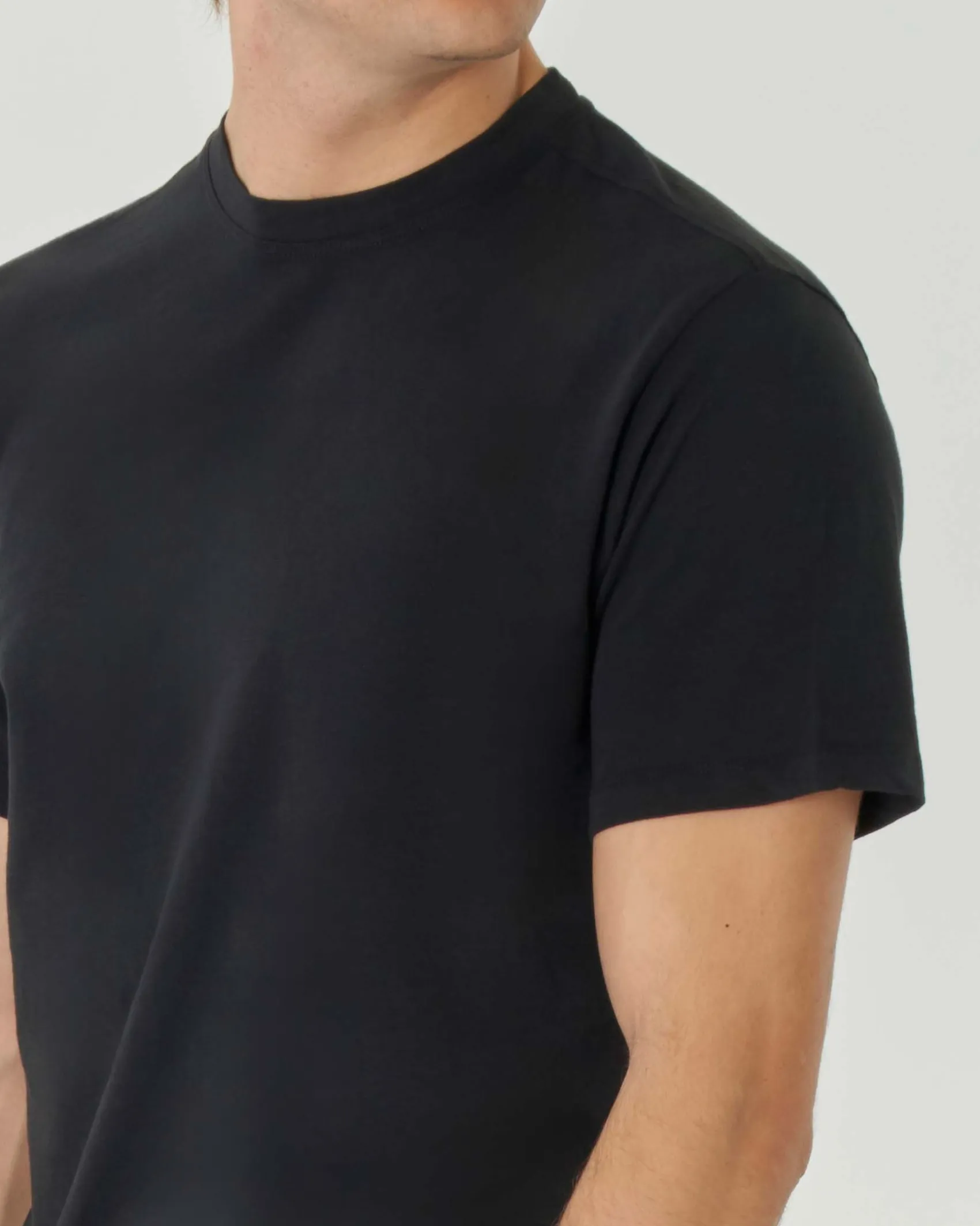T-shirt nera mezza manica in jersey di cotone fiammato