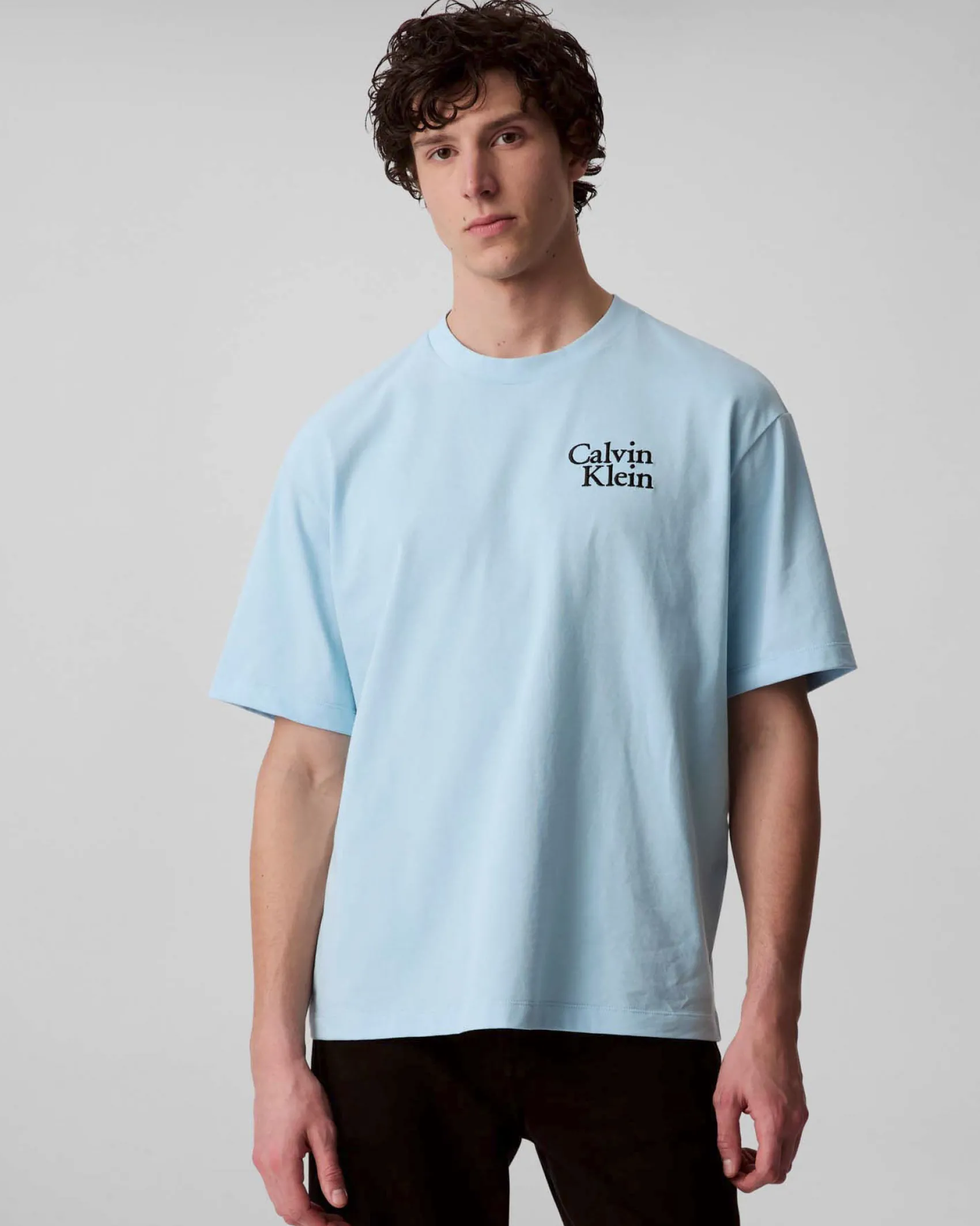 T-shirt relaxed-fit Calvin Klein Jeans azzurra in cotone con logo scritta in rilievo