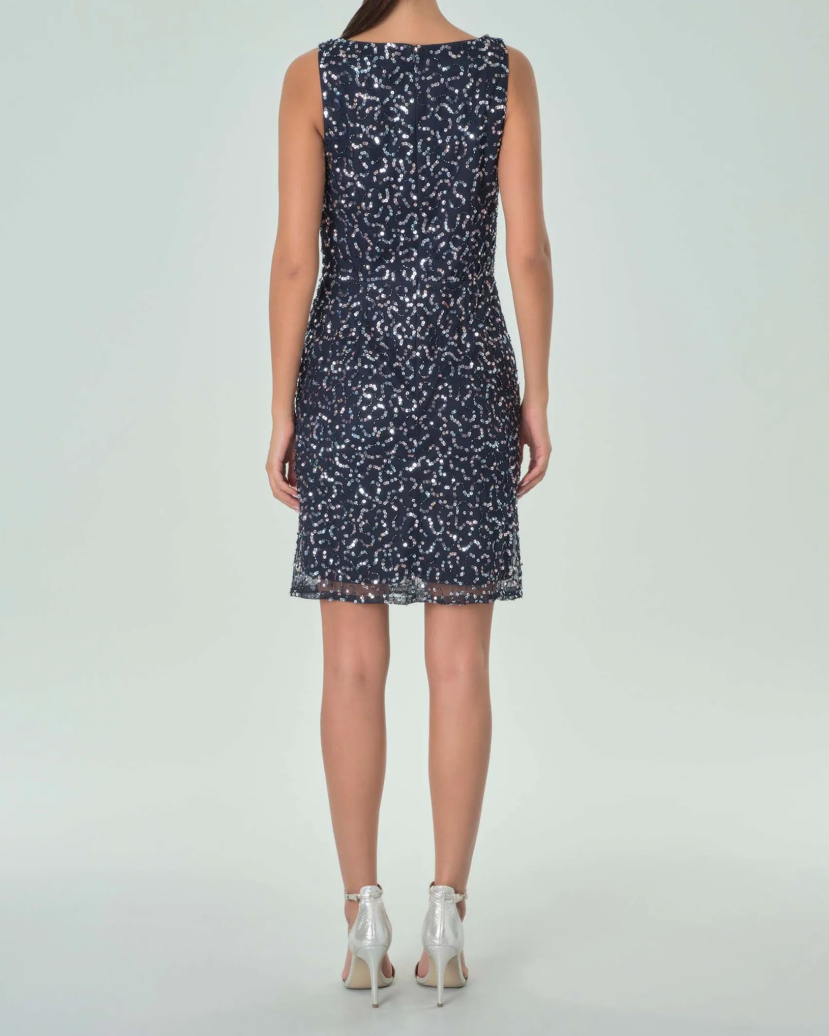 Tubino blu navy senza maniche in organza ricamata in paillettes sono su tono all over