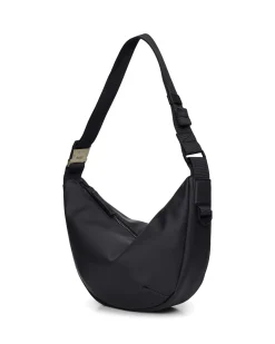 Valera Shoulder Bag nera a mezza luna in tessuto impermeabile con tracolla regolabile