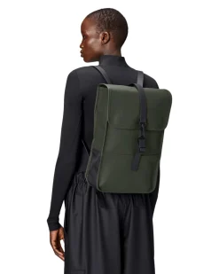 Zaino Backpack Mini verde militare dalla linea rettangolare con tasca frontale e chiusura a moschettone