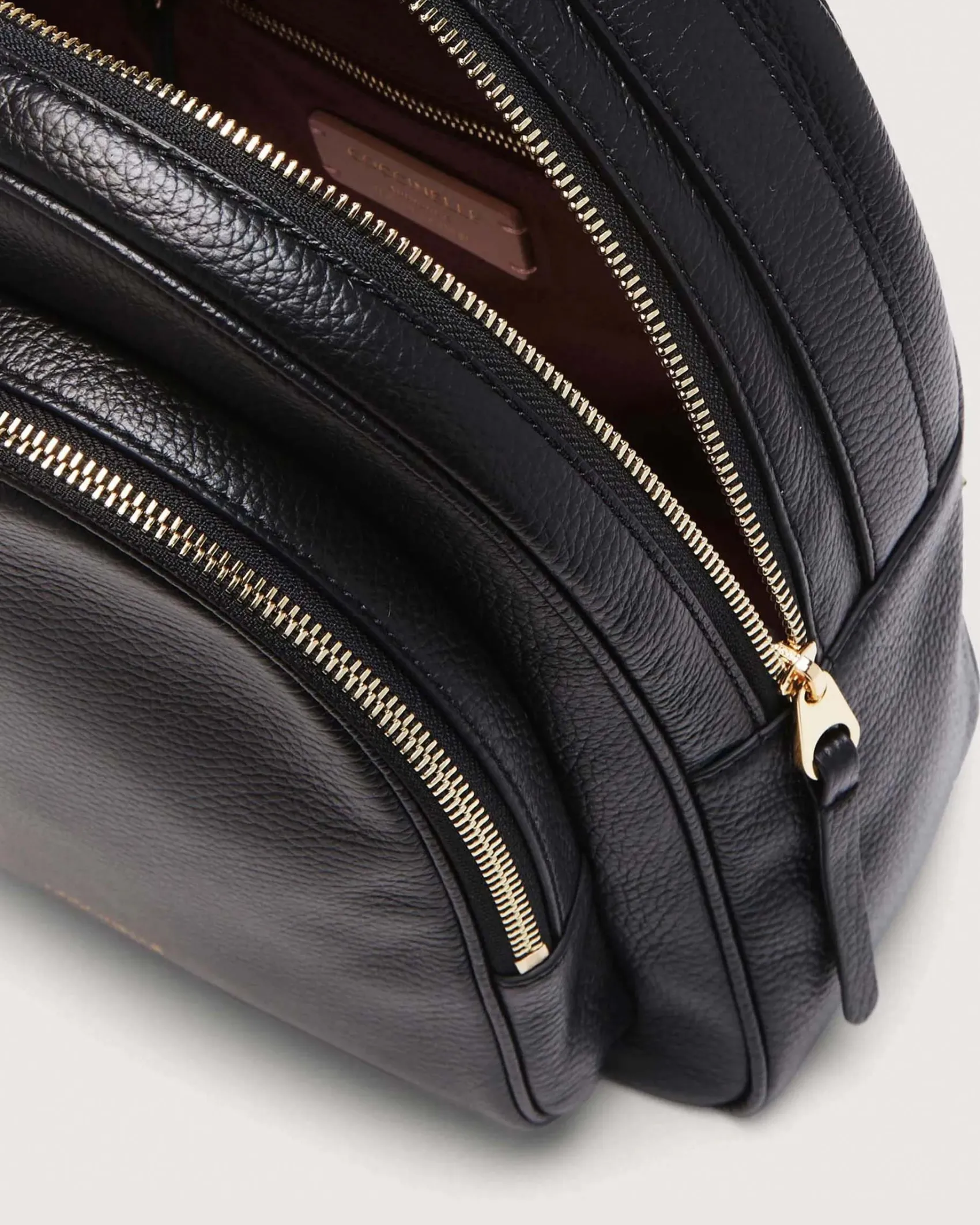 Zaino nero Coccinelle Malory Medium in pelle con tasca frontale