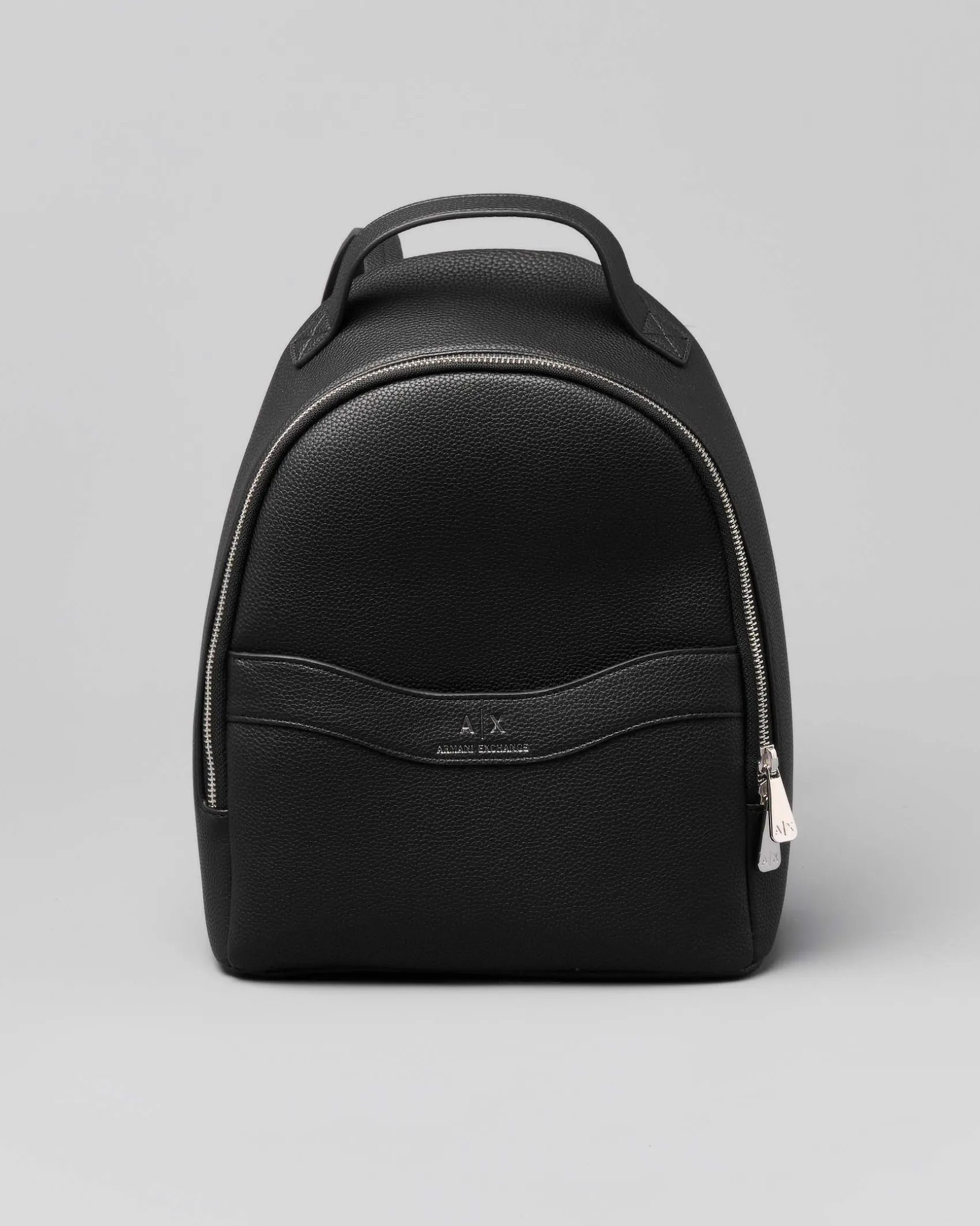 Zaino nero in similpelle martellata con logo stampa logo a rilievo piccola metallizzata sul davanti
