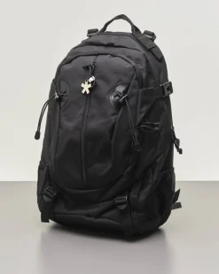Zaino nero in tessuto con tasca esterna con zip verticale