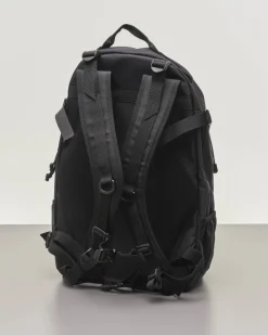 Zaino nero in tessuto con tasca esterna con zip verticale